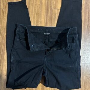 American Eagle Black Distressed/Ripped Curvy High-Rise Jegging